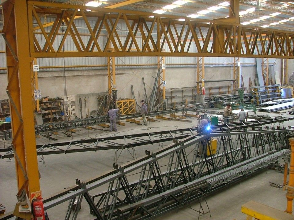 Fabricación de estructura metálica en taller propio Amione Rosario