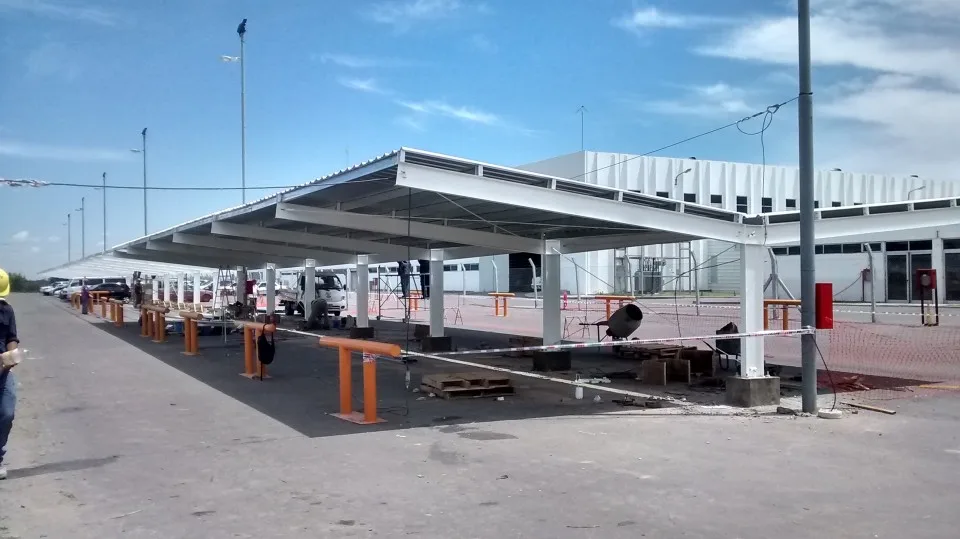 Liliana Cocheras — estructura metálica