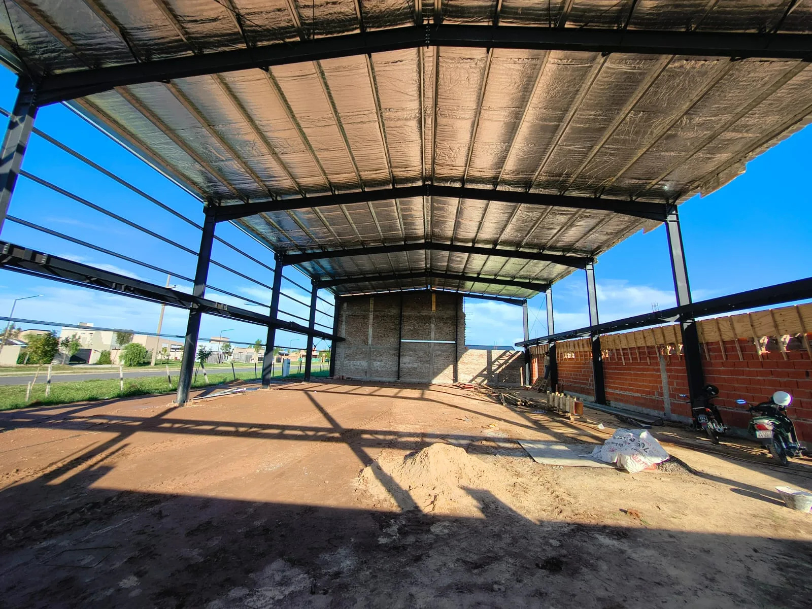 Polideportivo Funes — estructura metálica y obra civil